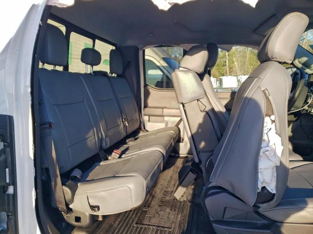 Ford F-550 Super Duty Image 4