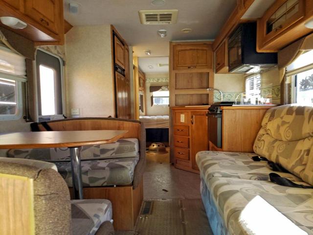 Ford Econoline E450 Super Duty Cutaway Van Image 3