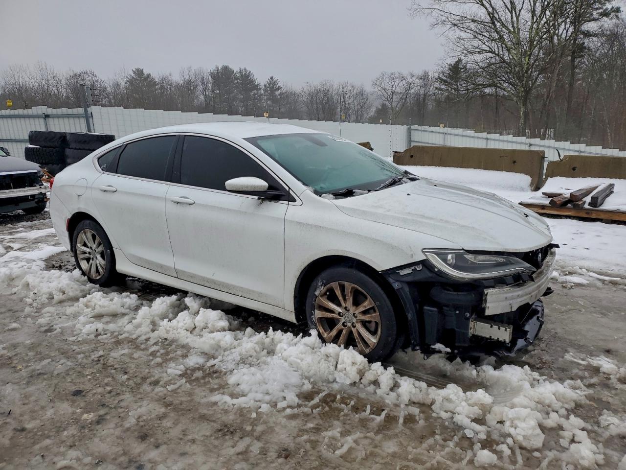 Chrysler 200 Limited Image 2