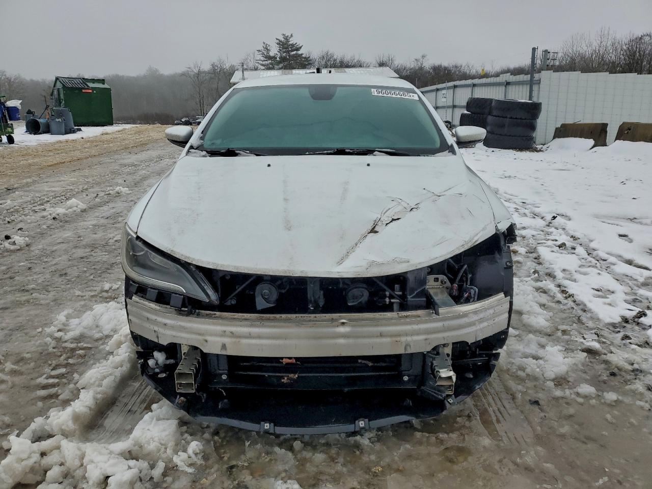 Chrysler 200 Limited Image 3