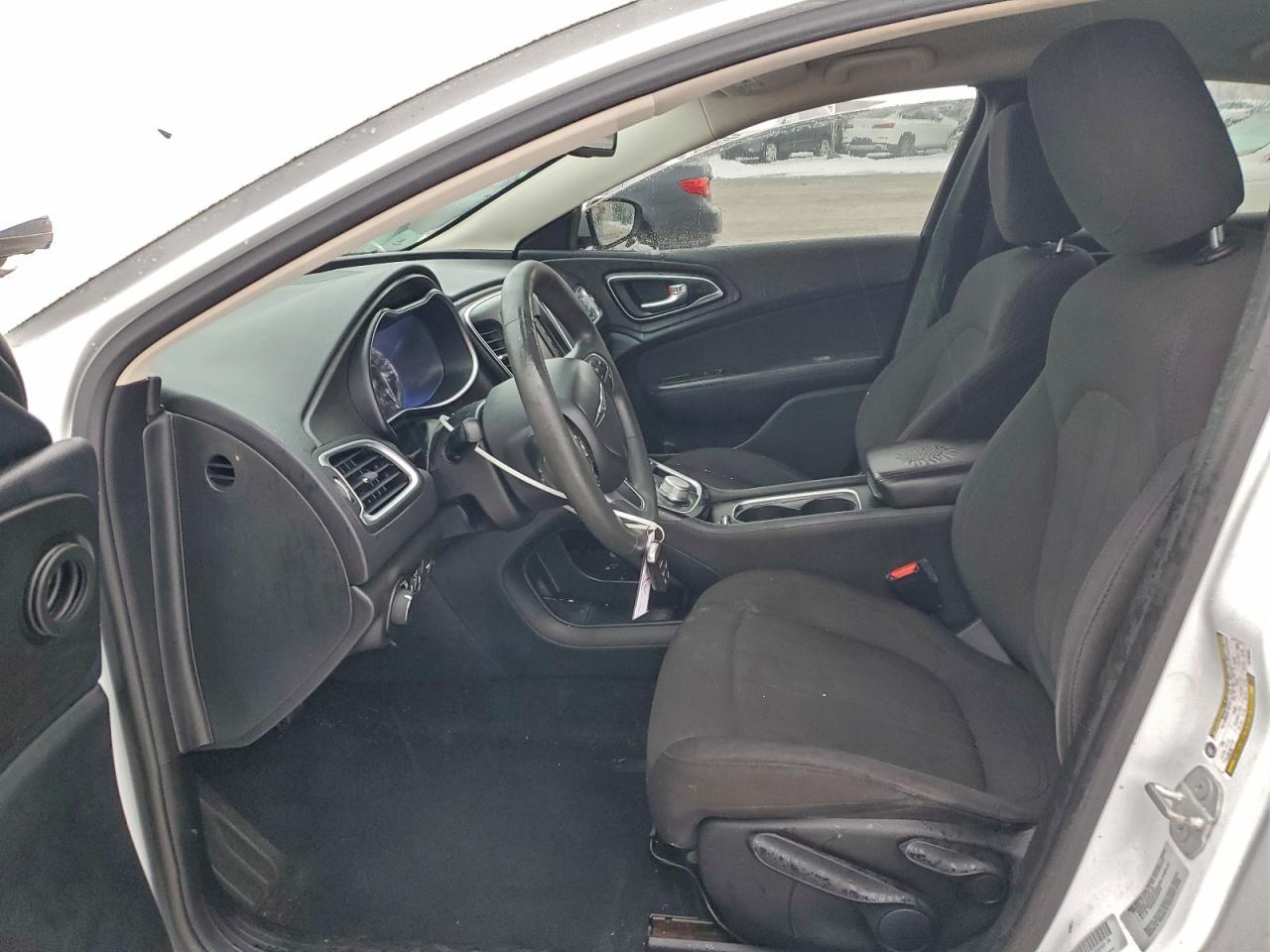 Chrysler 200 Limited Image 6