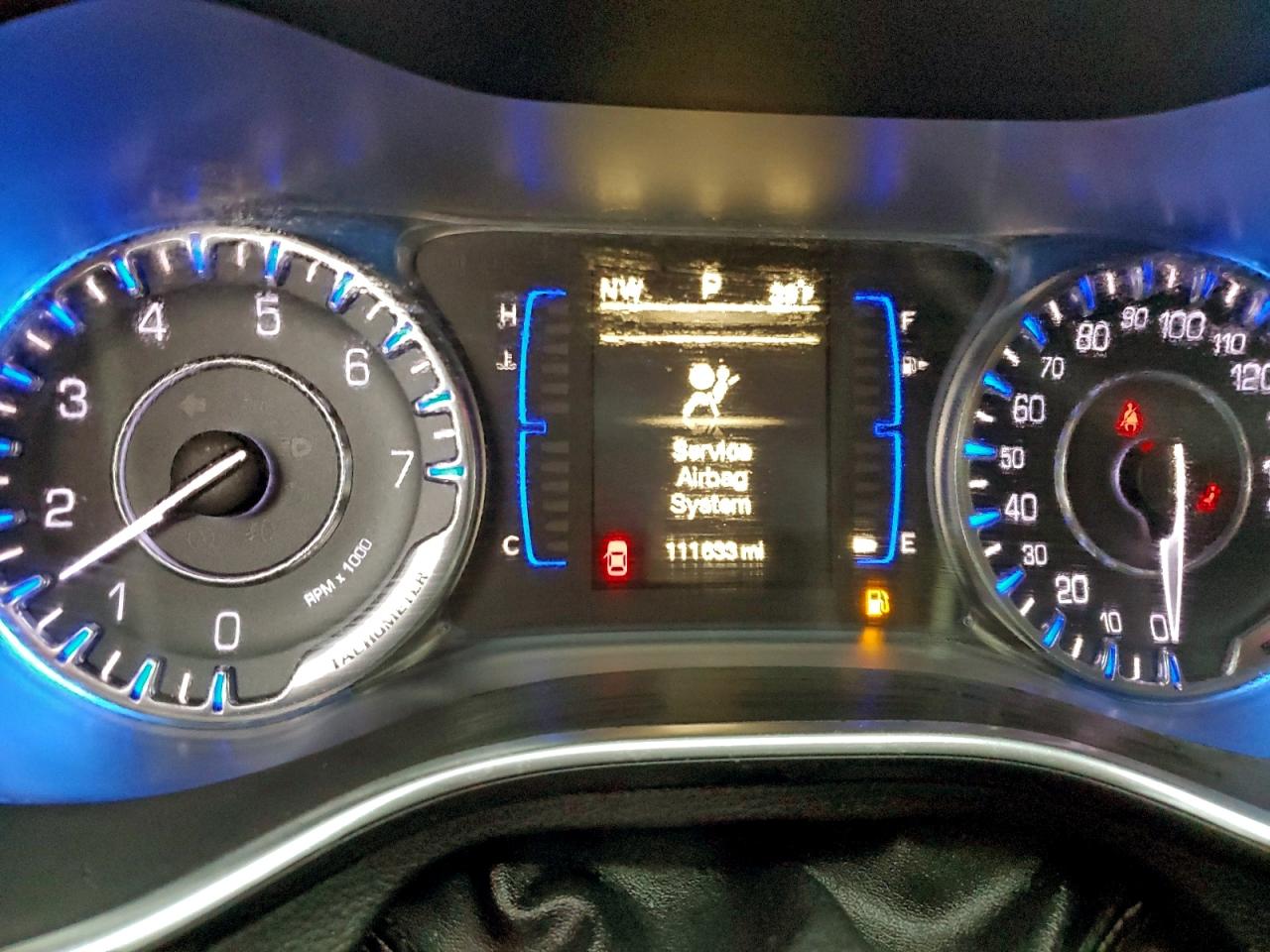 Chrysler 200 Limited Image 10