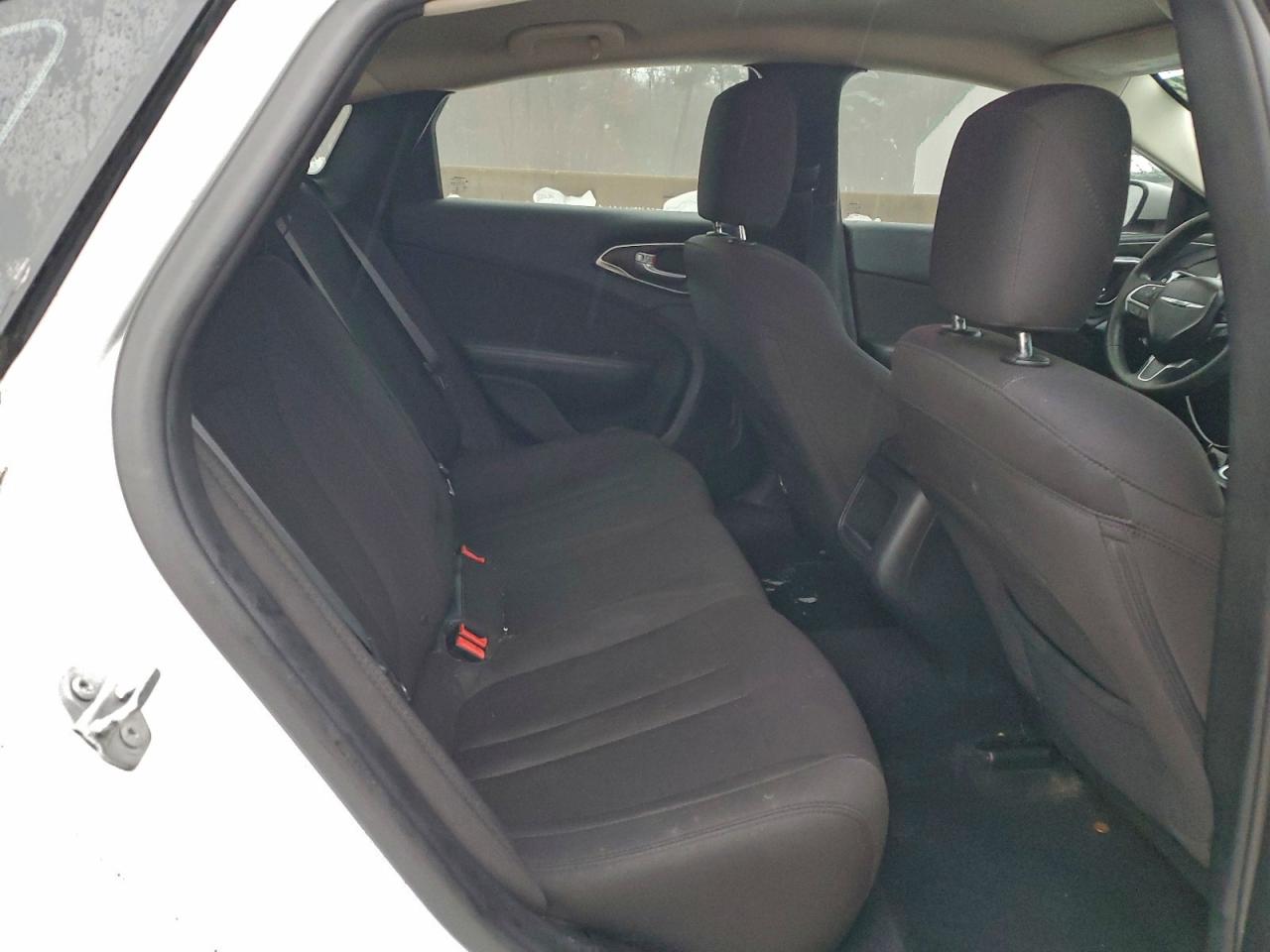 Chrysler 200 Limited Image 8