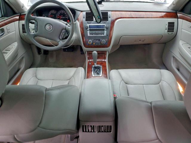Cadillac DTS Image 10