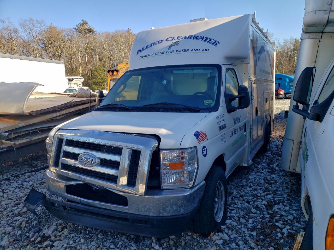 Ford E-350 E350 Super Duty Cutaway Van Image 1