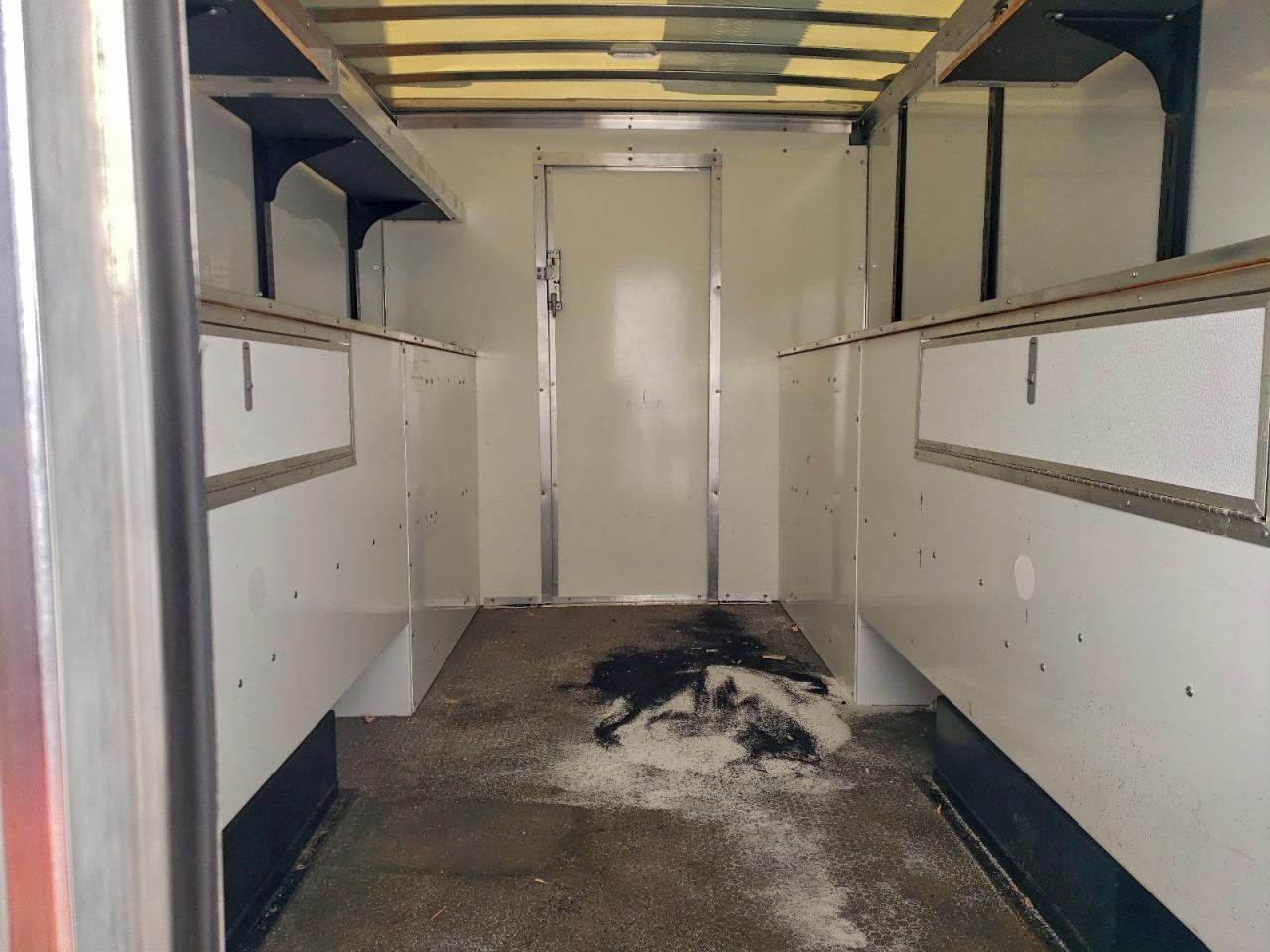 Ford E-350 E350 Super Duty Cutaway Van Image 3