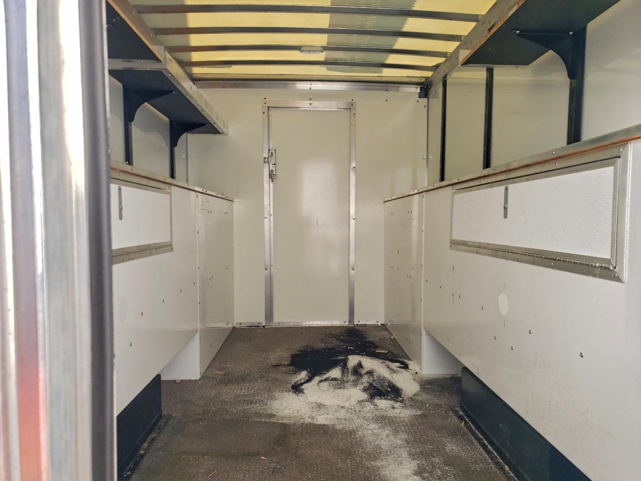 Ford E-350 E350 Super Duty Cutaway Van Image 5