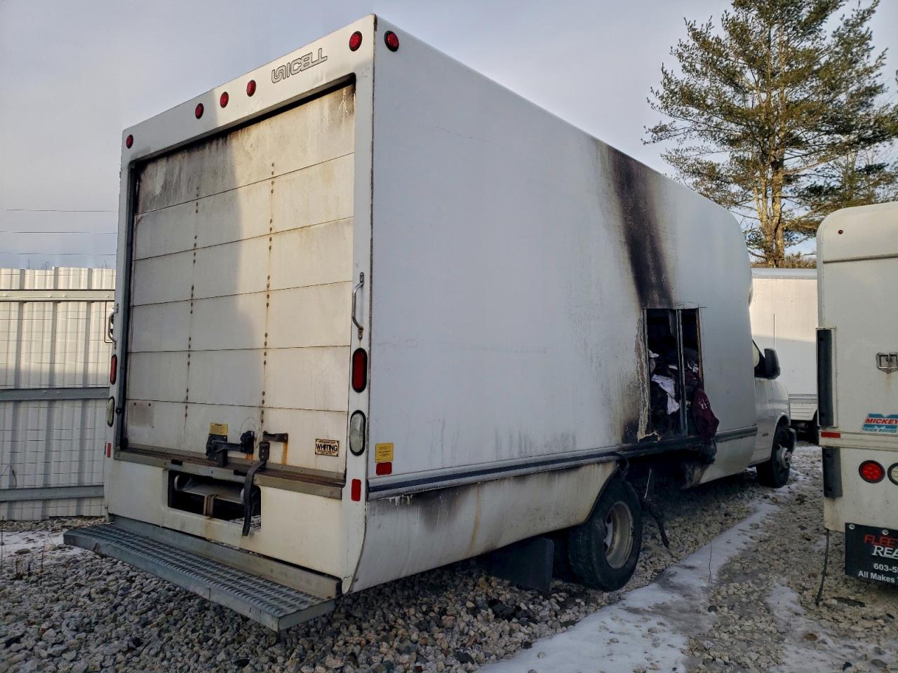 GMC Savana Cutaway G4500 Image 2