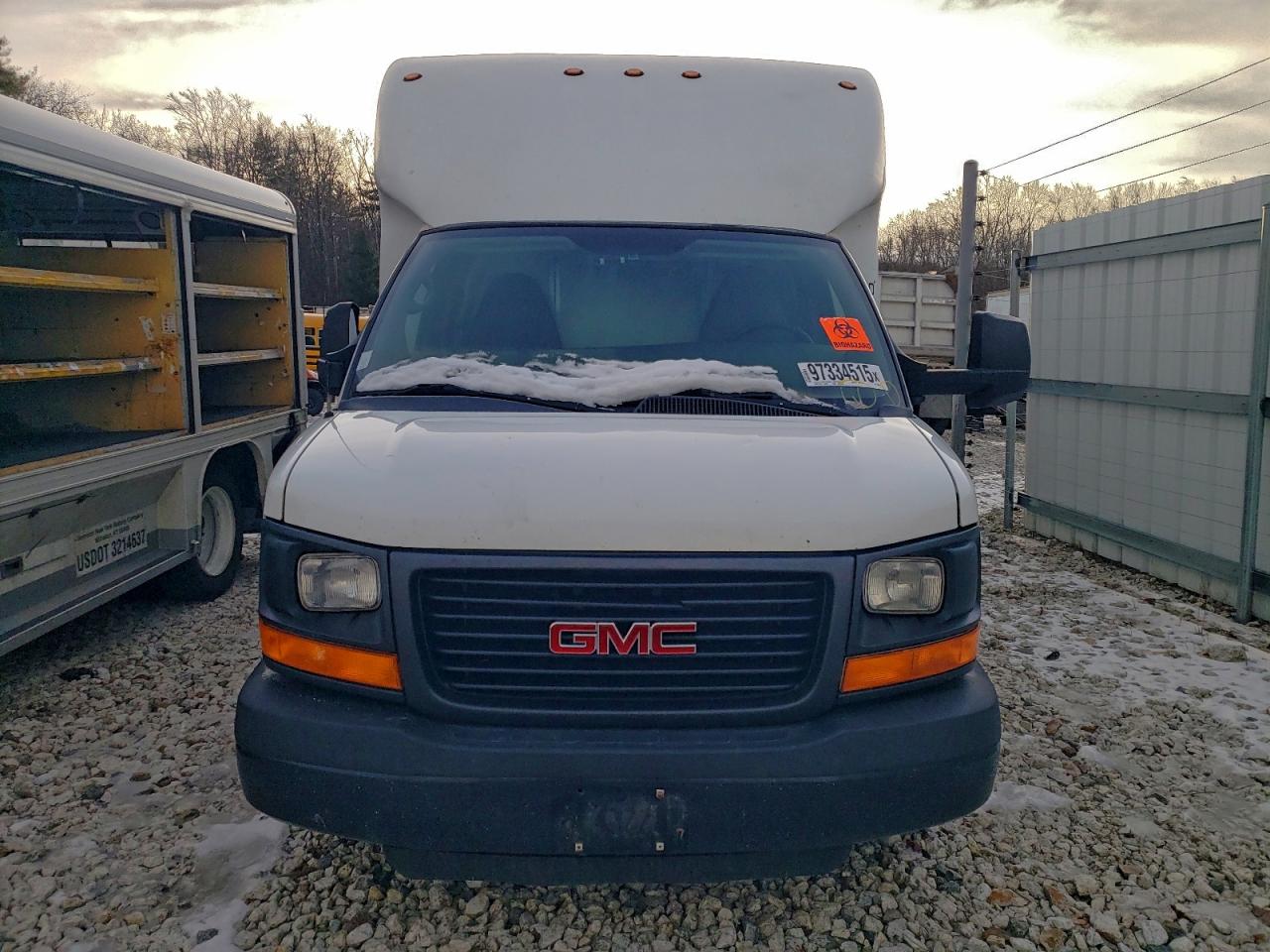 GMC Savana Cutaway G4500 Image 9