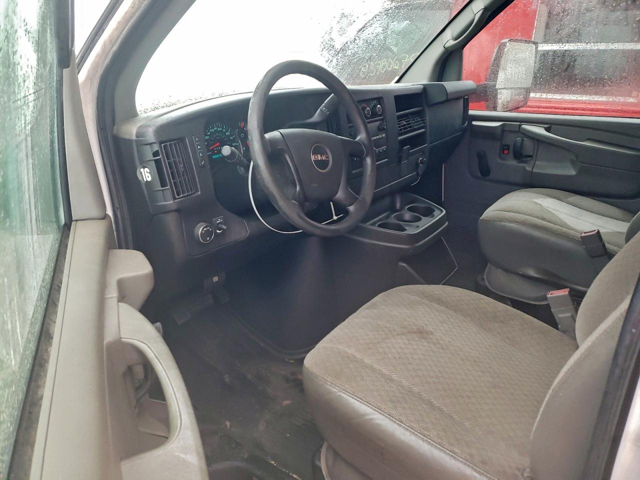 GMC Savana Cutaway G4500 Image 6