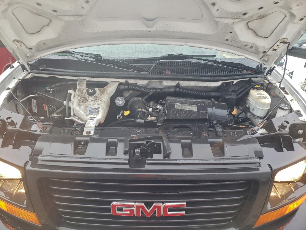 GMC Savana Cutaway G4500 Image 10