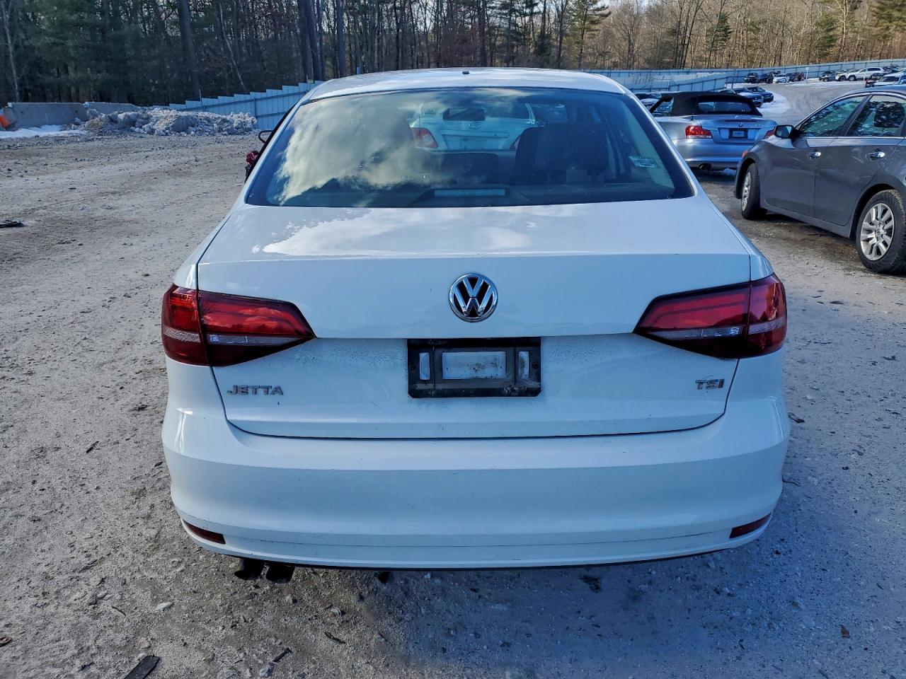 Volkswagen Jetta S Image 9