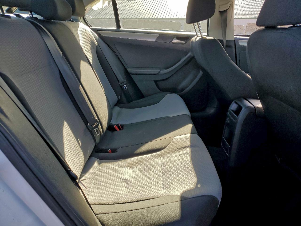 Volkswagen Jetta S Image 6