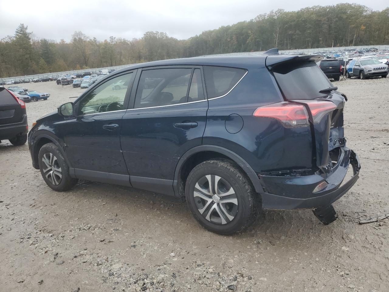 Toyota RAV4 Le Image 12