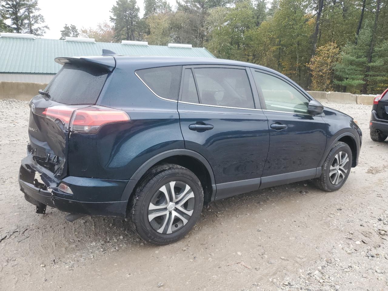 Toyota RAV4 Le Image 5