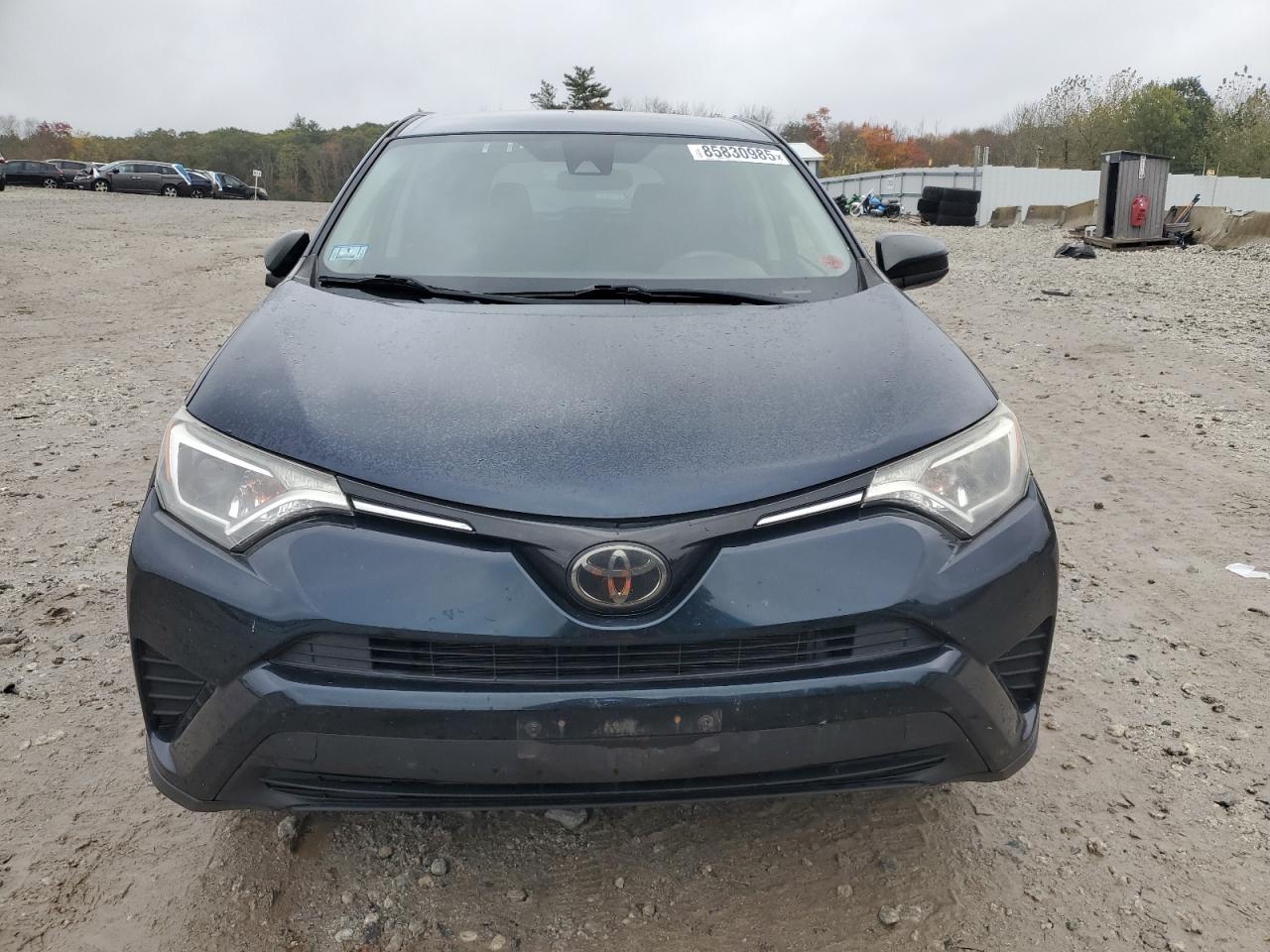 Toyota RAV4 Le Image 3