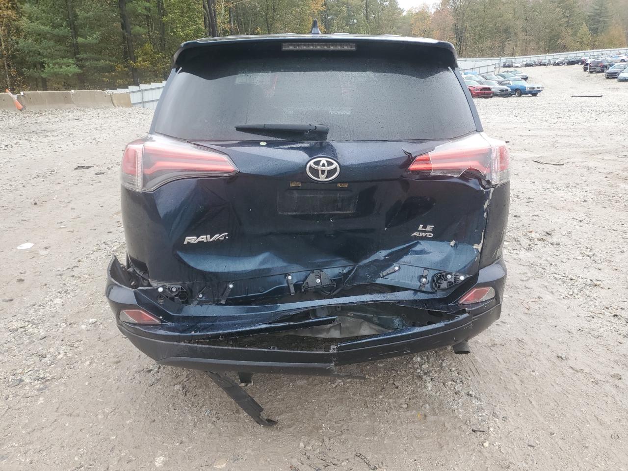 Toyota RAV4 Le Image 2