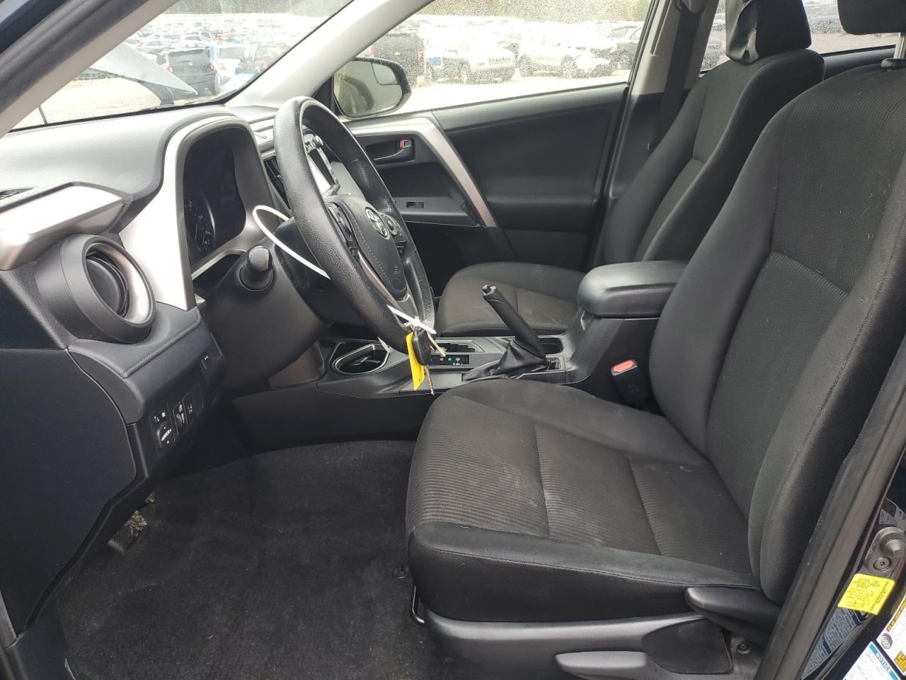 Toyota RAV4 Le Image 11