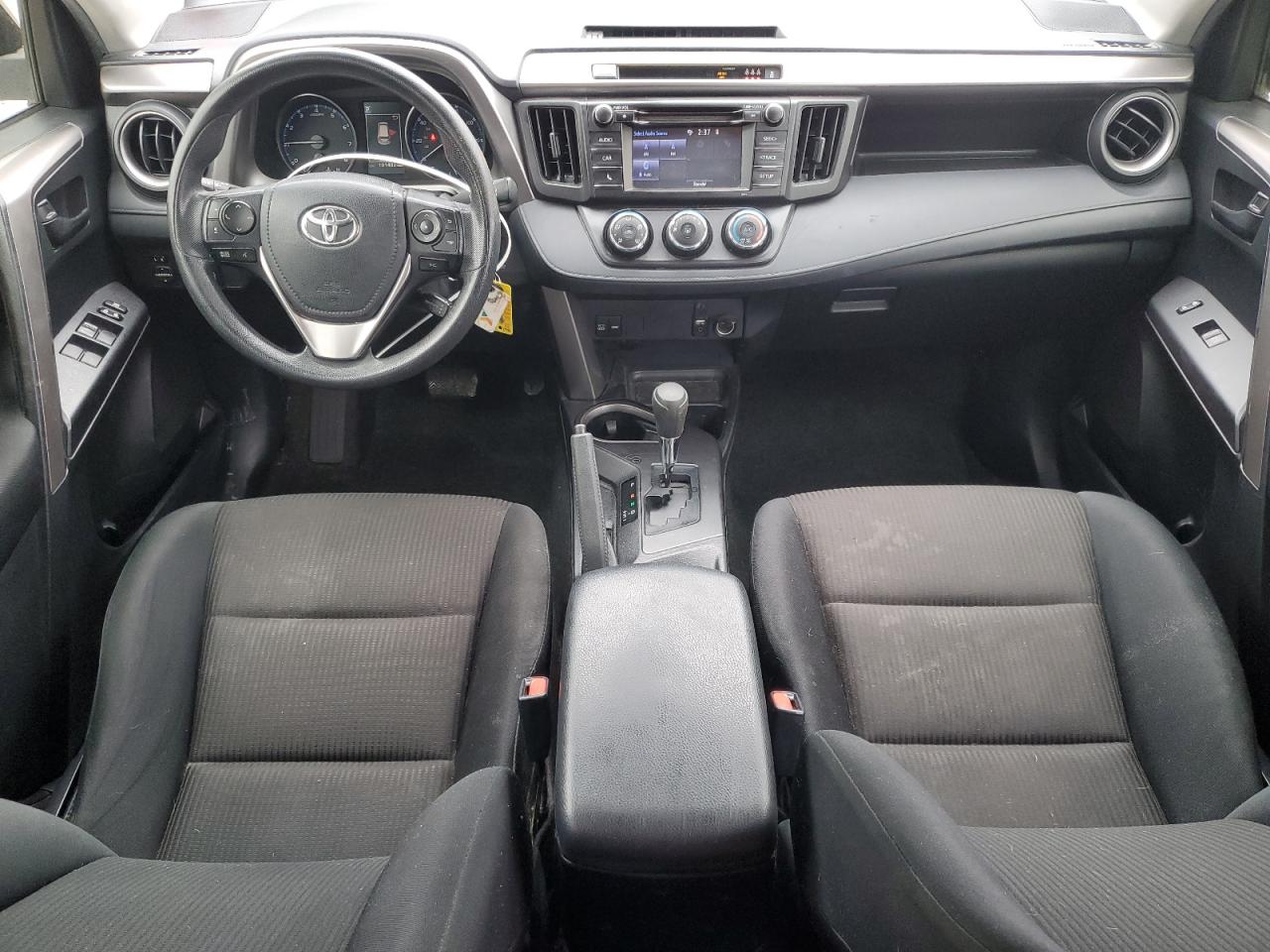 Toyota RAV4 Le Image 7
