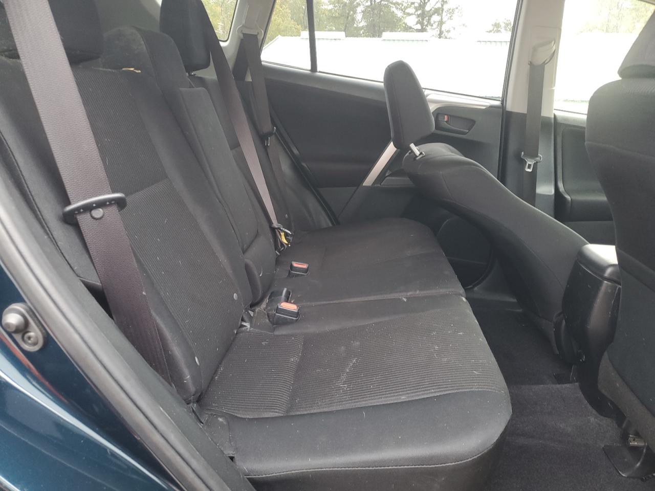 Toyota RAV4 Le Image 6