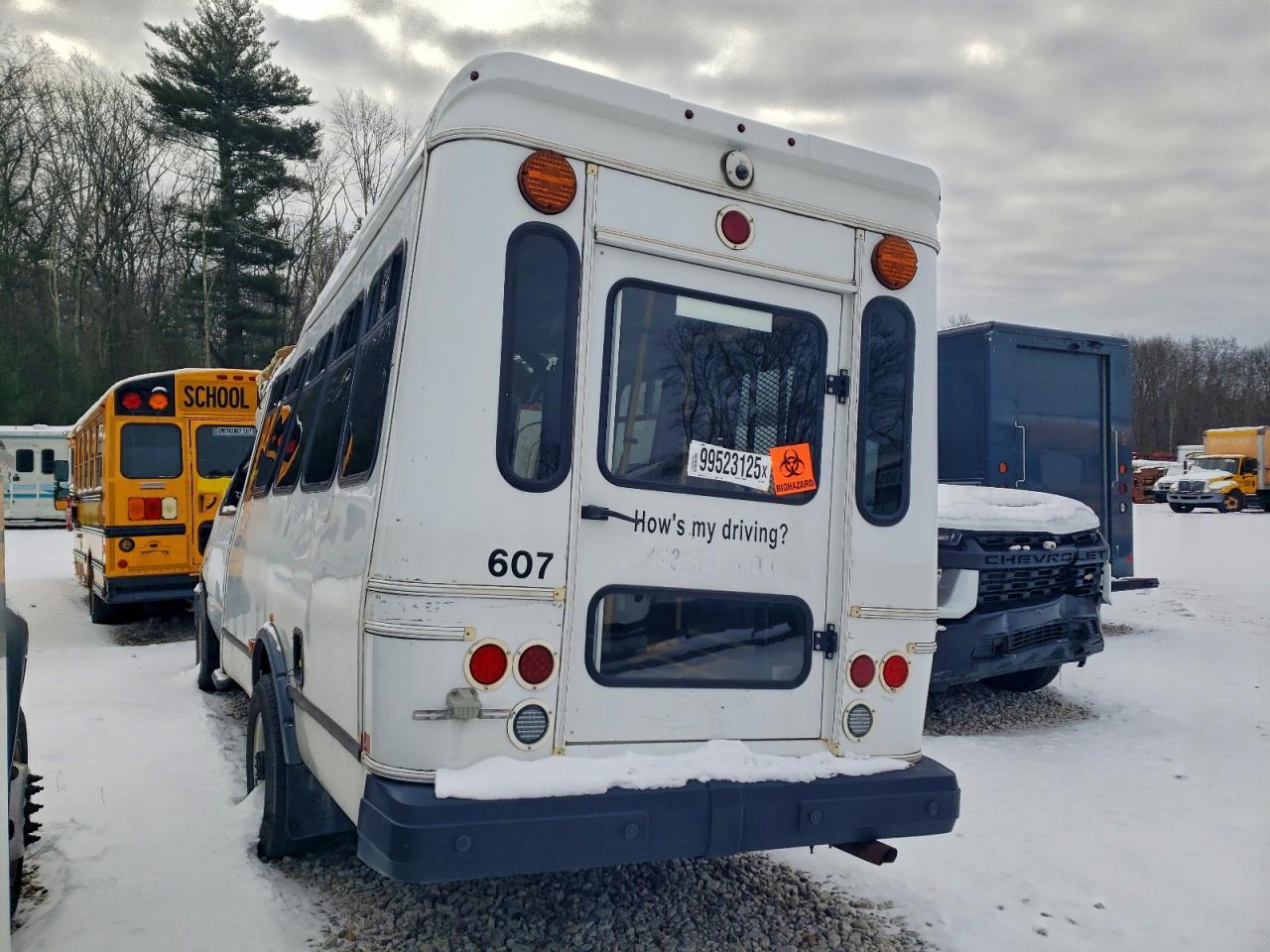 Ford Econoline E350 Super Duty Cutaway Van Image 8