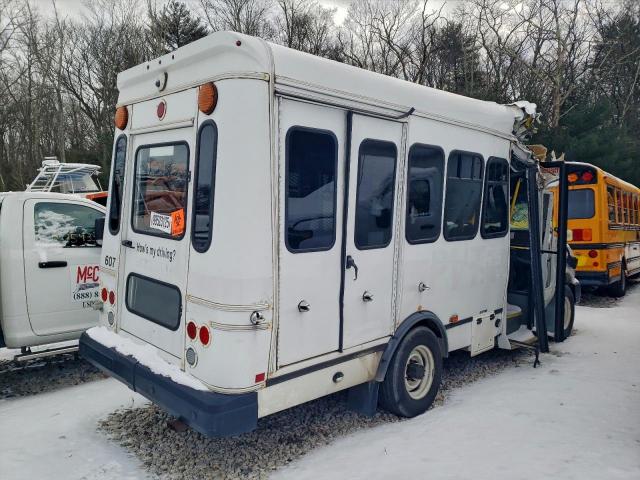Ford Econoline E350 Super Duty Cutaway Van Image 4