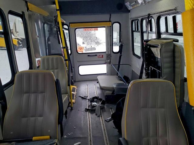 Ford Econoline E350 Super Duty Cutaway Van Image 6