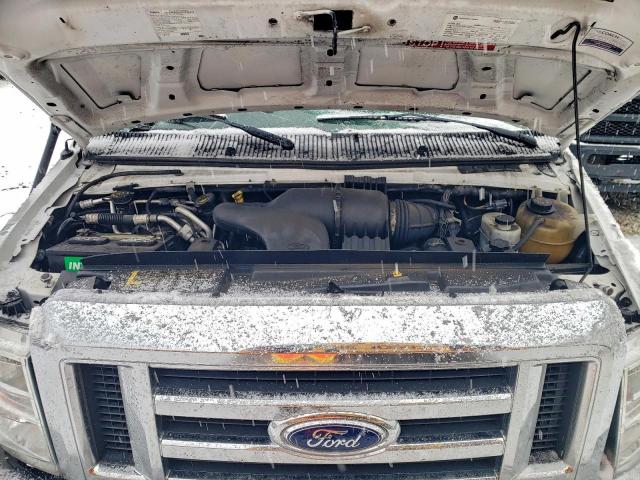 Ford Econoline E350 Super Duty Cutaway Van Image 2