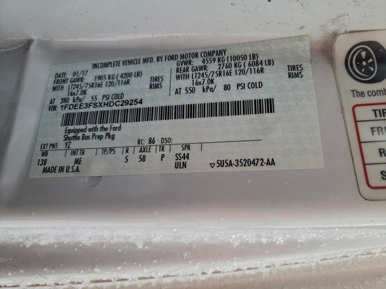 Ford Econoline E350 Super Duty Cutaway Van Image 3