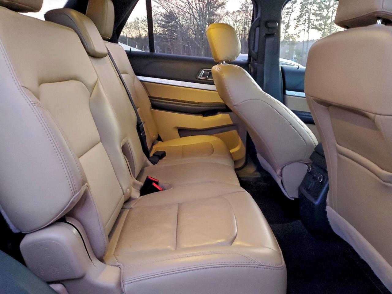 Ford Explorer Xlt Image 9