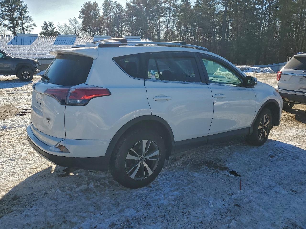 Toyota RAV4 Xle Image 12