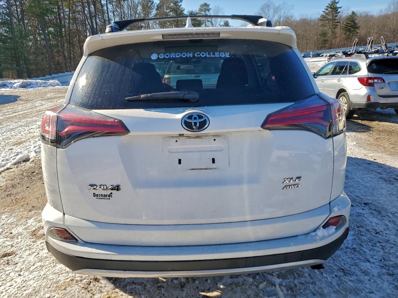 Toyota RAV4 Xle Image 3