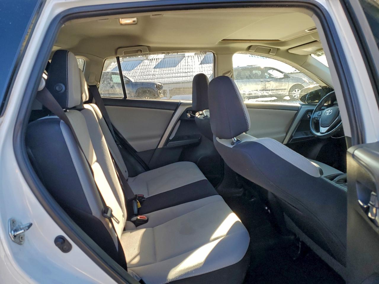 Toyota RAV4 Xle Image 4