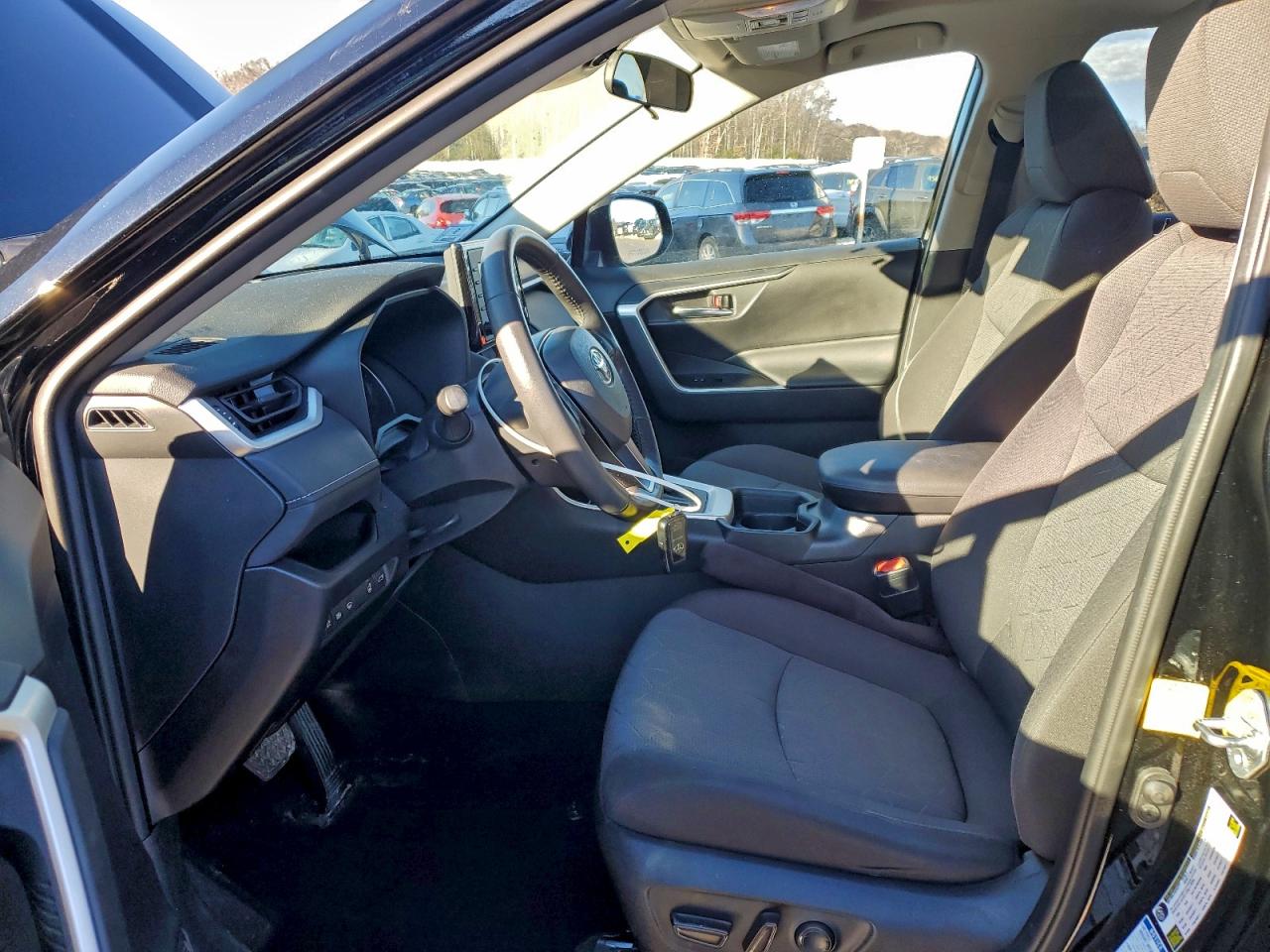 Toyota RAV4 Xle Image 5