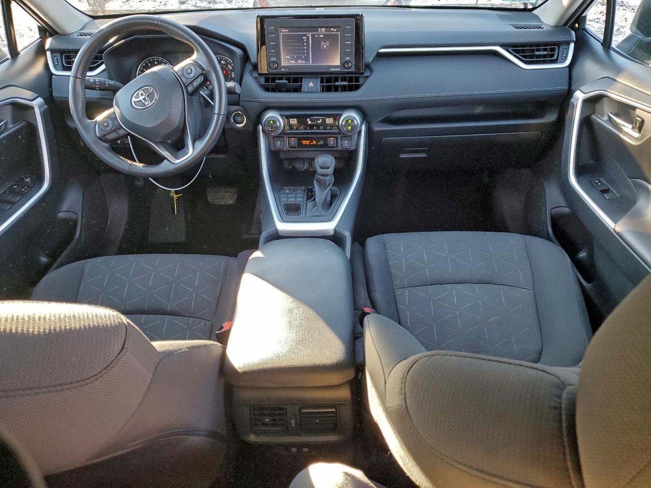 Toyota RAV4 Xle Image 6