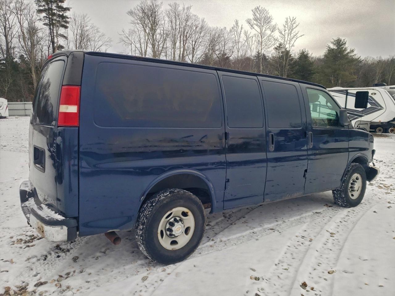 Chevrolet Express Image 13