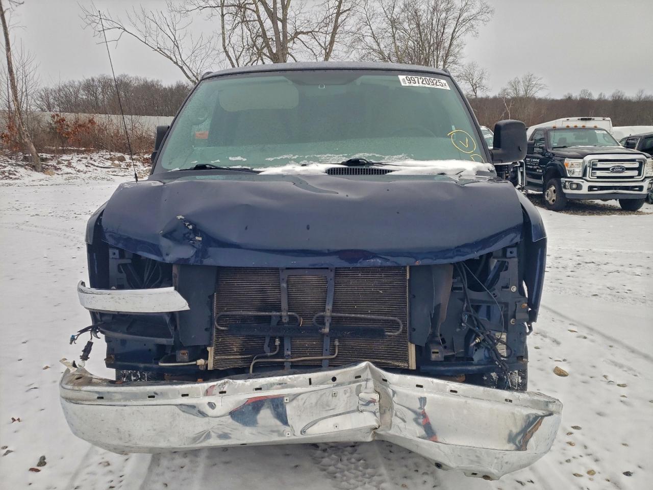 Chevrolet Express Image 3