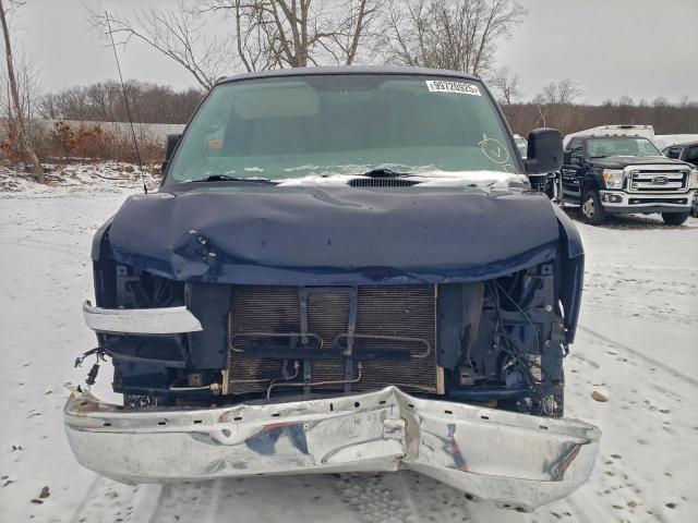 Chevrolet Express Image 3