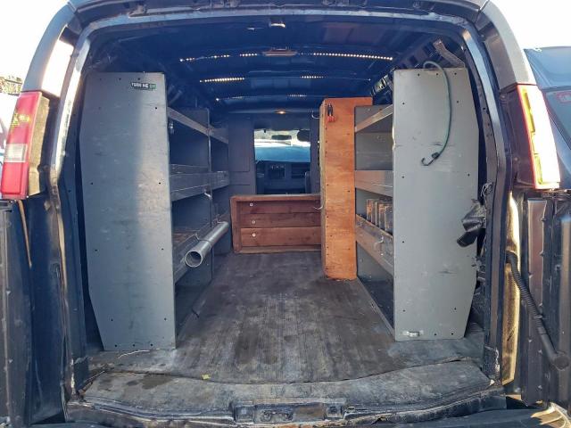 Chevrolet Express Image 8