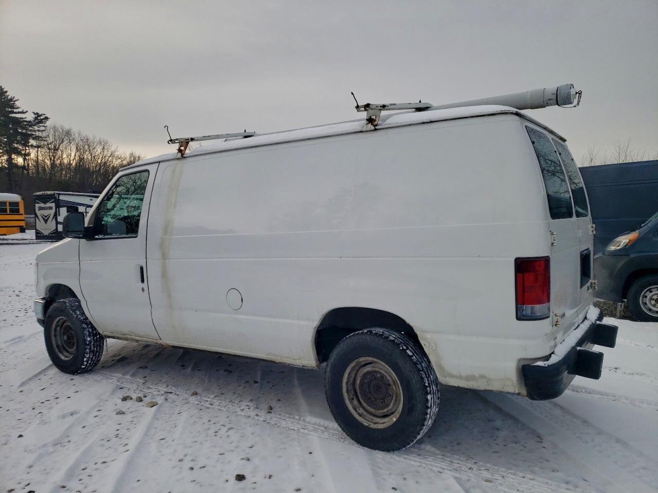 Ford E-250 E250 Van Image 2
