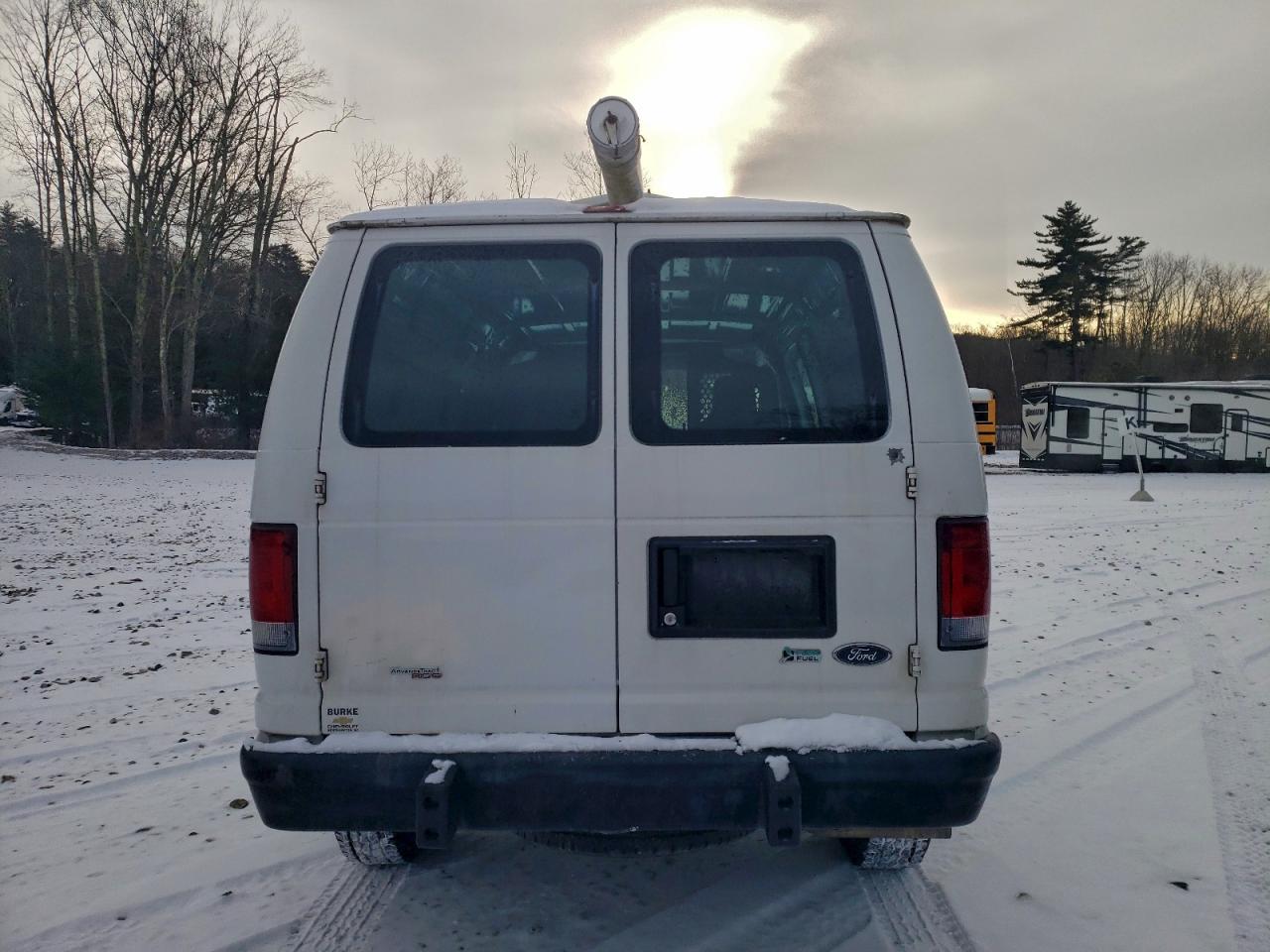 Ford E-250 E250 Van Image 7