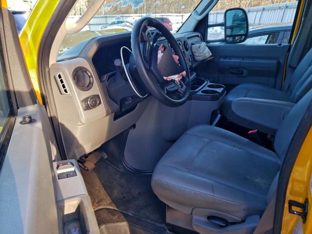 Ford Econoline E350 Super Duty Cutaway Van Image 9