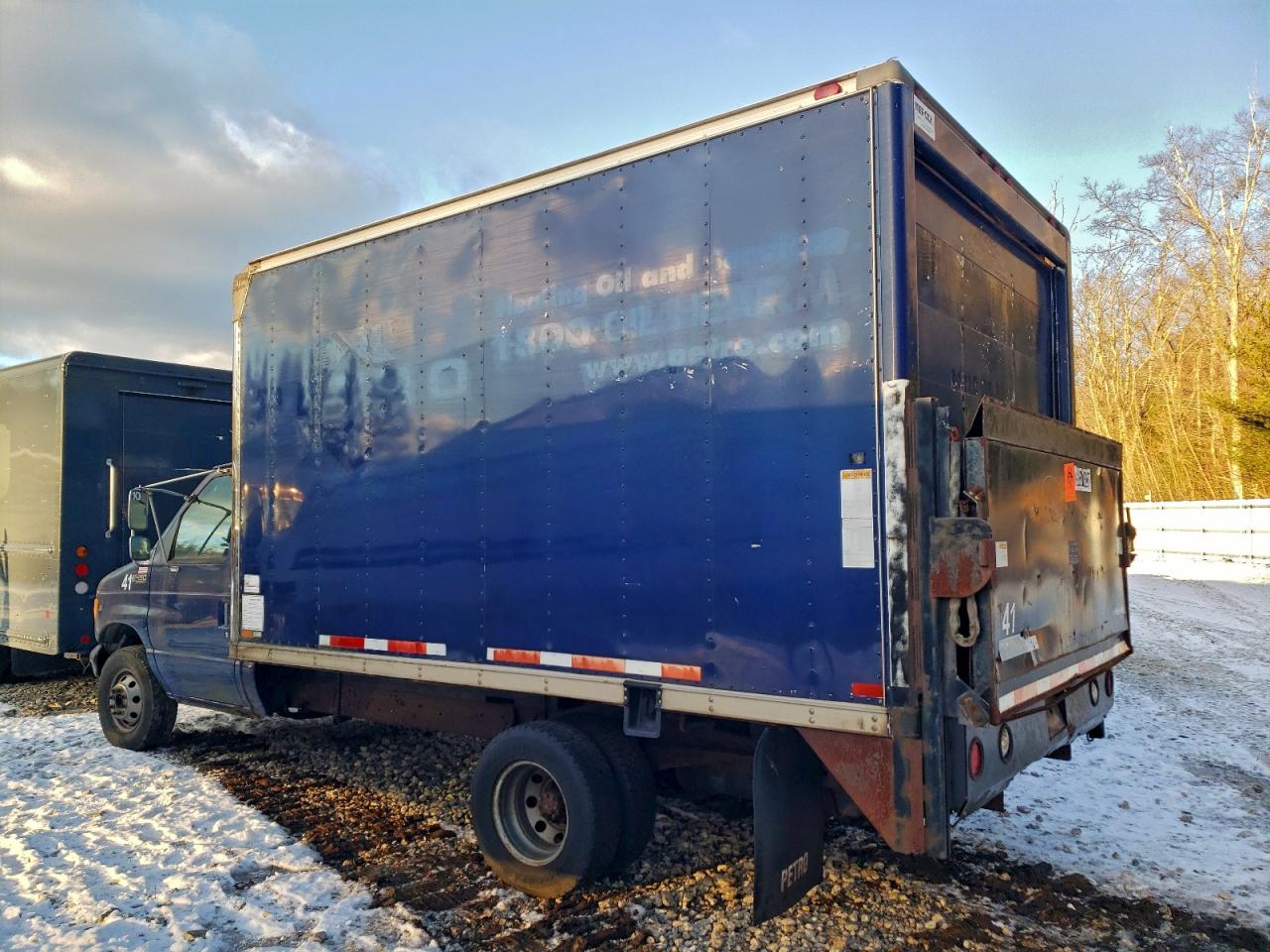 Ford E-450 E450 Super Duty Cutaway Van Image 9