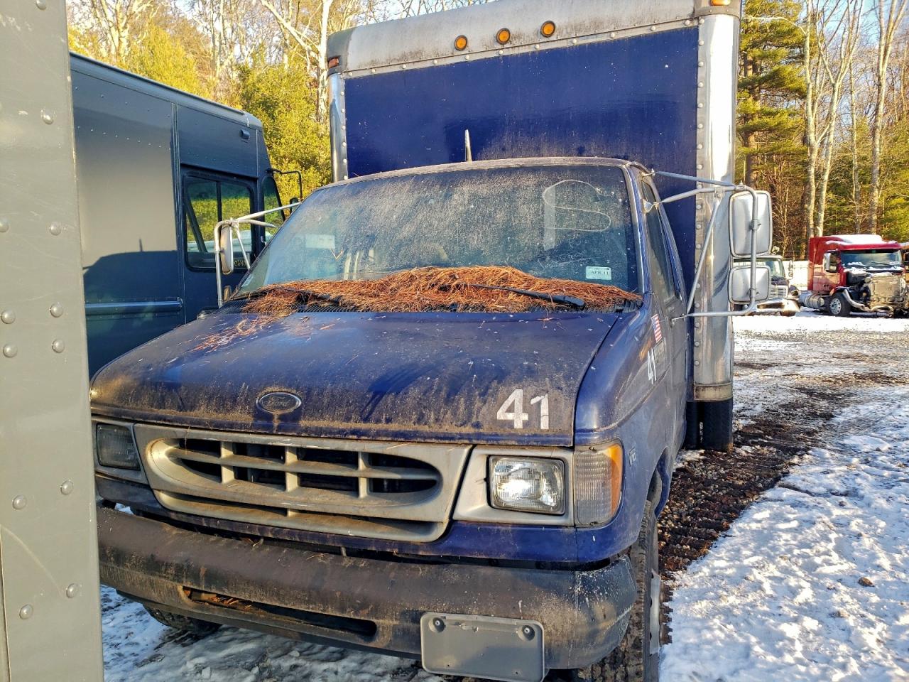 Ford E-450 E450 Super Duty Cutaway Van Image 3