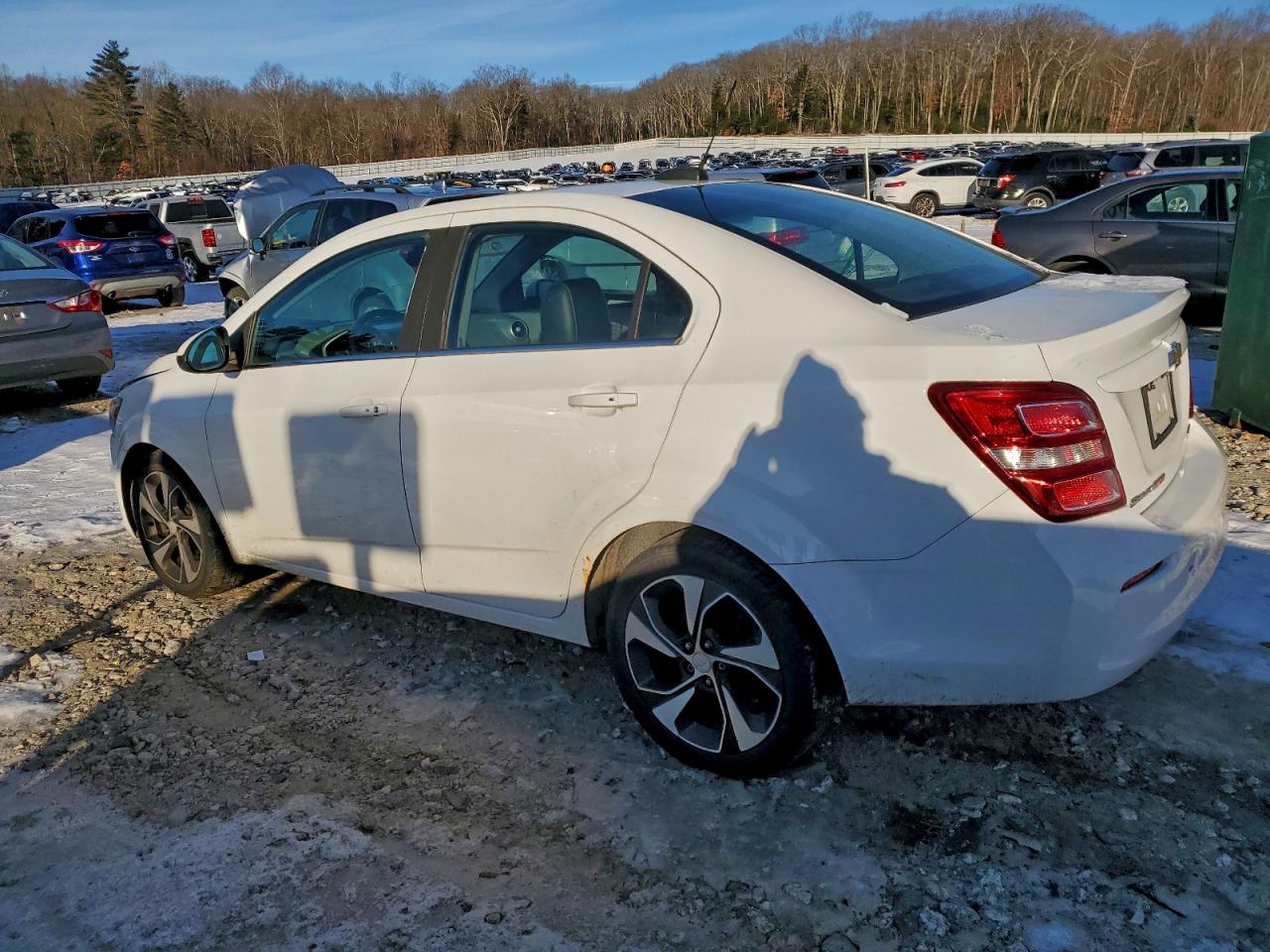 Chevrolet Sonic Premier Image 3