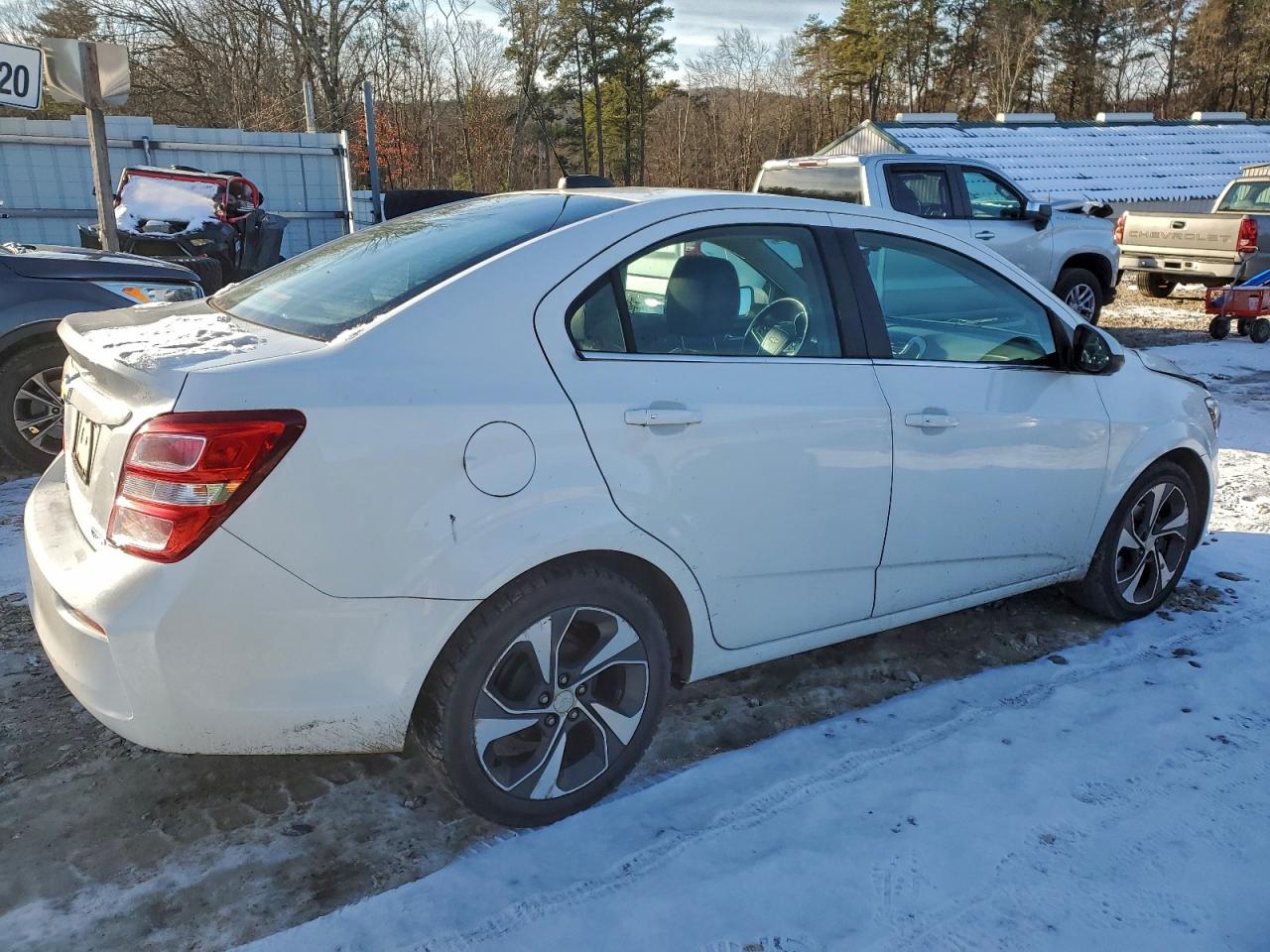 Chevrolet Sonic Premier Image 6