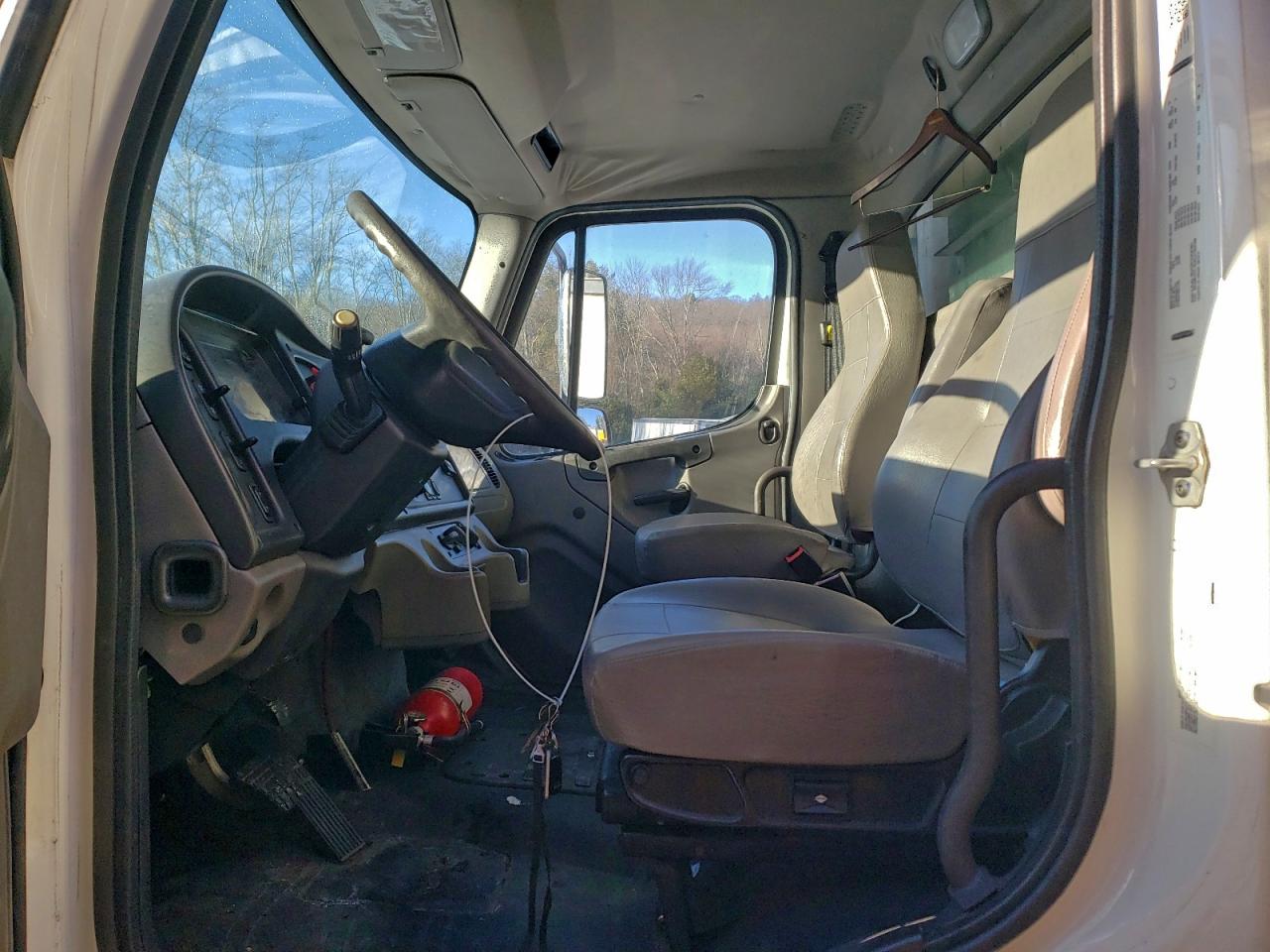 Freightliner M2 106 Medium Duty Image 4