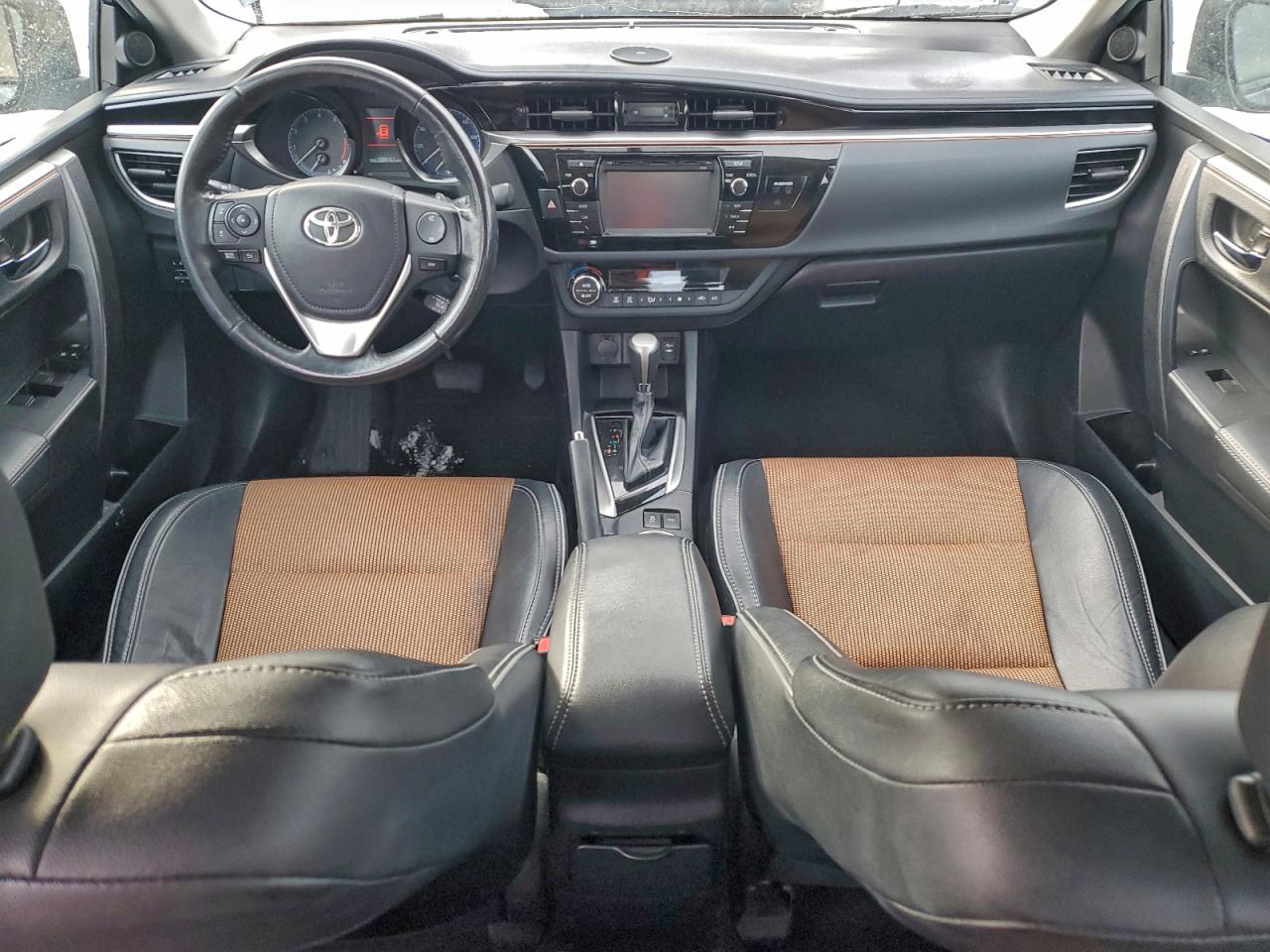 Toyota Corolla L Image 12