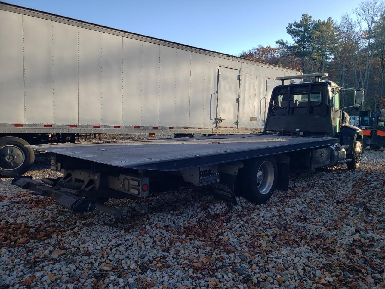 Peterbilt 337 Image 9