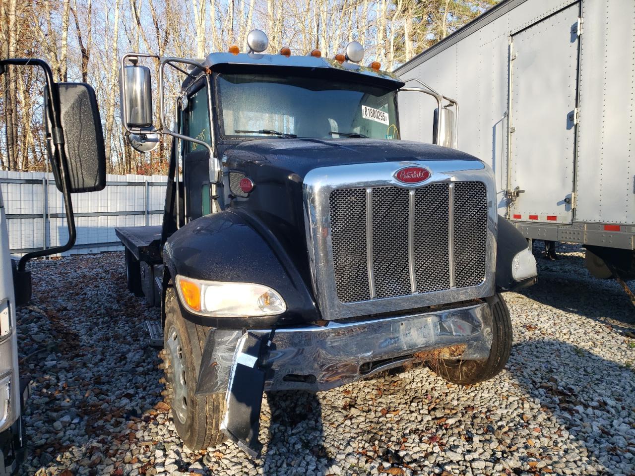 Peterbilt 337 Image 4